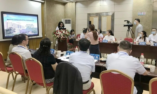 血研所宋艳萍主任在评审现场汇报血友病诊疗中心项目建设情况