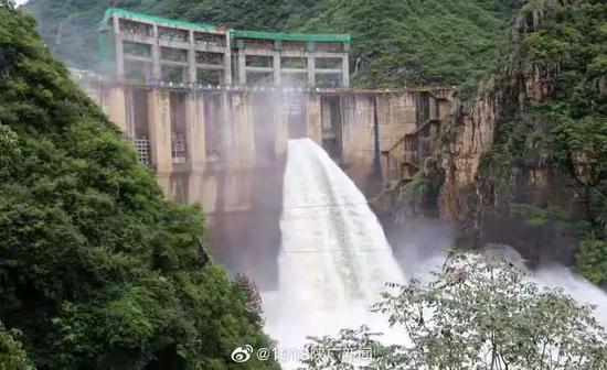 汉中强降雨 石门水库及时泄洪度汛