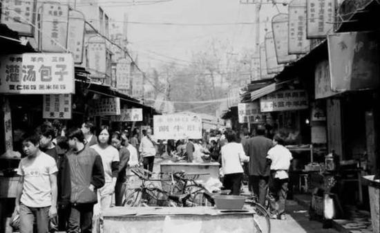 80年代末西大街北广济街口西