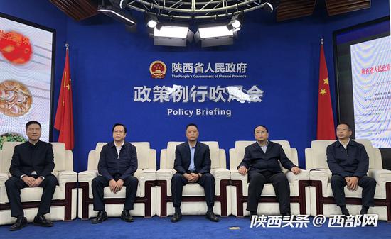 陕西省商务厅相关负责人及专家学者为大家解读《推进陕菜品牌建设行动方案》。