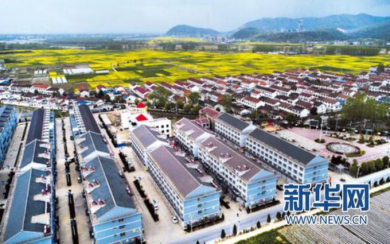 陕西省勉县通过积极利用苏陕协作项目,鼓励外出务工、返乡创业并重等措施,助推就业扶贫。这是勉县新街子镇立集社区。 新华社记者 陶明摄
