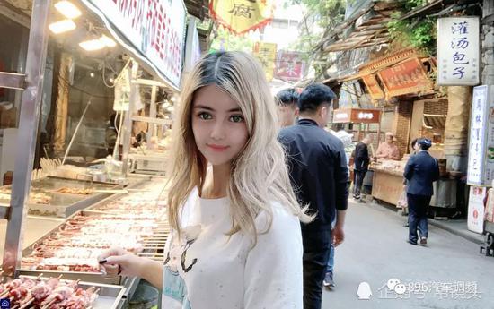 与所有同龄女孩一样,苏小小也是一个地地道道的“吃货”。