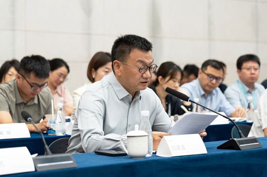 西安欧亚学院董事长胡建波作表态发言