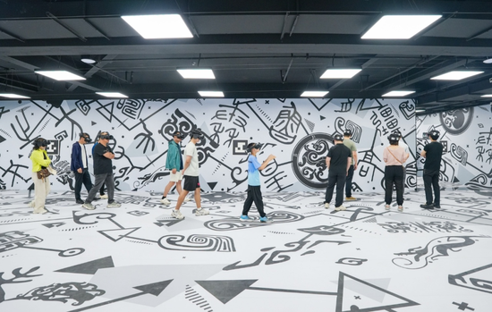 市民体验XR技术 图源:陕文投集团