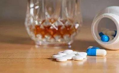 第一類頭:孢類+酒=毒藥
