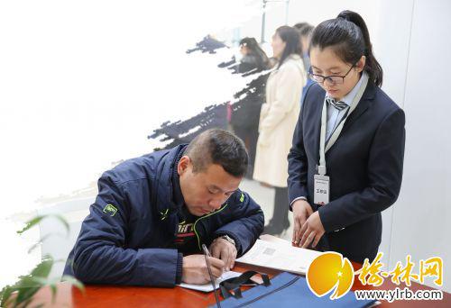 只进一个门, 办成所有事 走进榆林市民大厦政