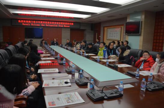 双方就汉语学习与教学进行座谈交流