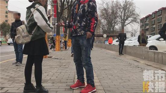 黑車坐地起價，平時10塊學校開學季翻倍。