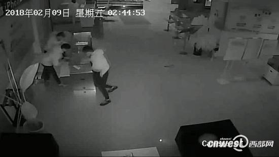铜川三名少年一夜之间横扫11家店面。