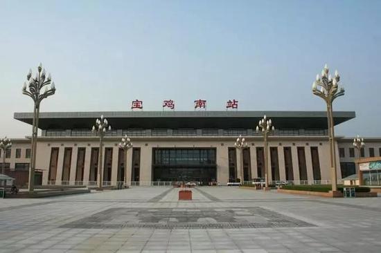 铜川,延安未来也将分别拥有铜川,铜川北,延安,延安新区各两座高铁站.