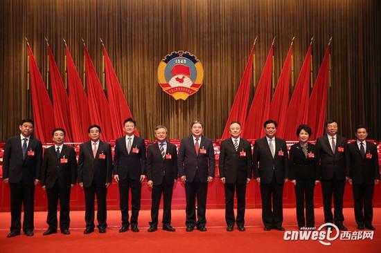 政协陕西省第十二届委员会主席、副主席和秘书长选举产生。