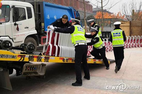 西安景區(qū)周邊道路壓力劇增，部分路段管制。