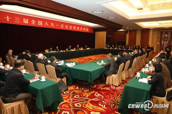 陜西代表團(tuán)舉行第一次全體會(huì)議，推選胡和平為團(tuán)長(zhǎng)。