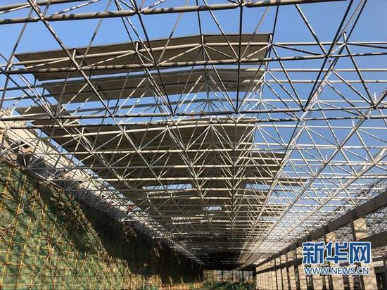機場線車輛段運用庫網(wǎng)架及屋面板施工中