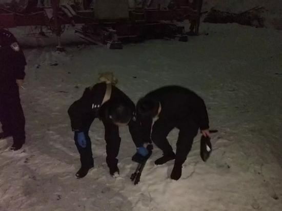 刑偵大隊技術民警雪夜出現(xiàn)場。