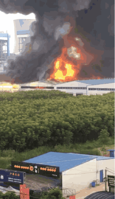 消防到達(dá)，火勢(shì)得到控制