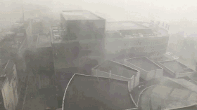 （這雨大的也沒誰了吧！）