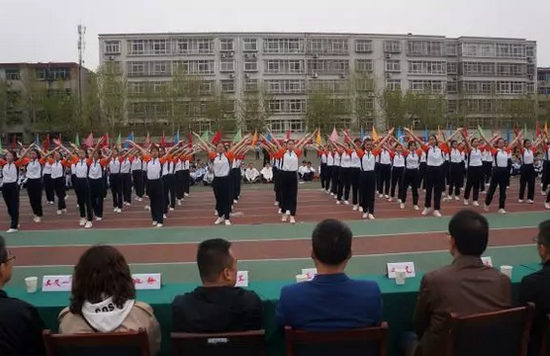 华阴市城关初中第十四届春季田径运动会开幕