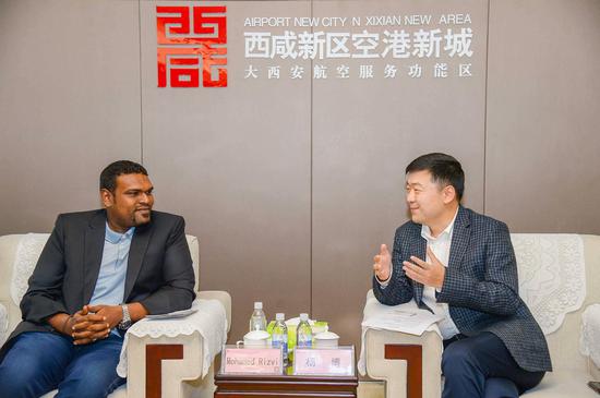 西咸新区空港新城党委委员、管委会副主任杨博与马尔代夫航空总裁默罕默德·雷士维会晤