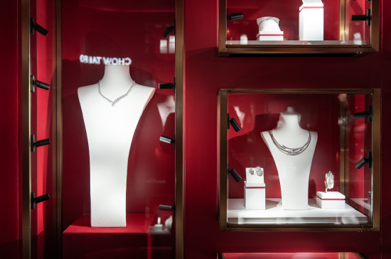 图： 「传奇红盒区」周大福钻石产品