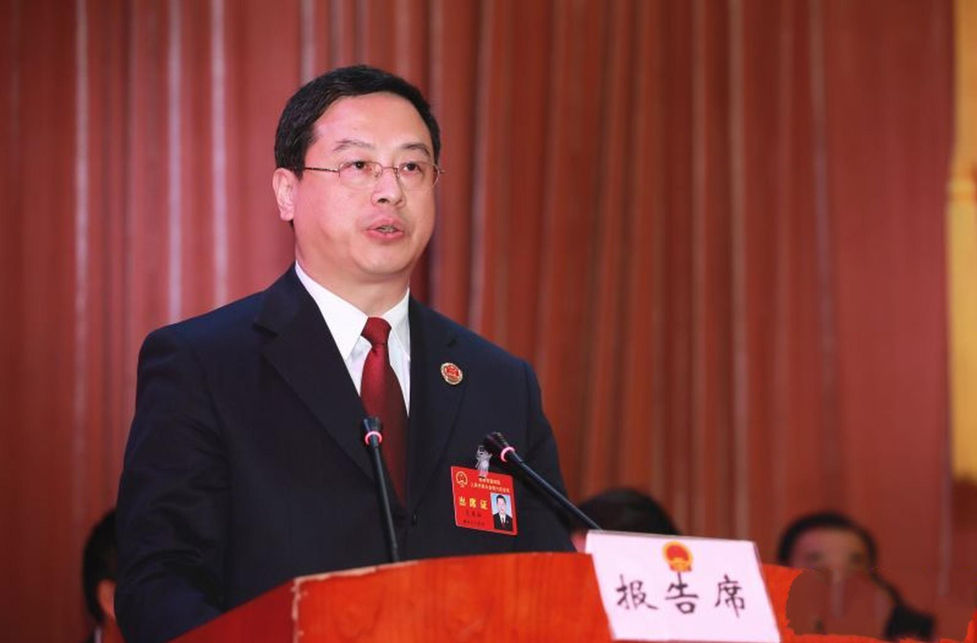 范思泓作的市人民检察院工作报告（摘登）