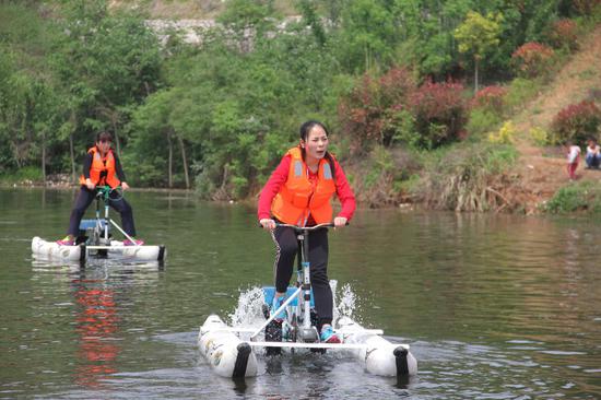 陕南第二届水上自行车大赛在洋县金沙湖景区开赛
