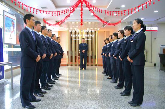 冯琳:客户为尊,服务如意,让工行温度温暖每位客