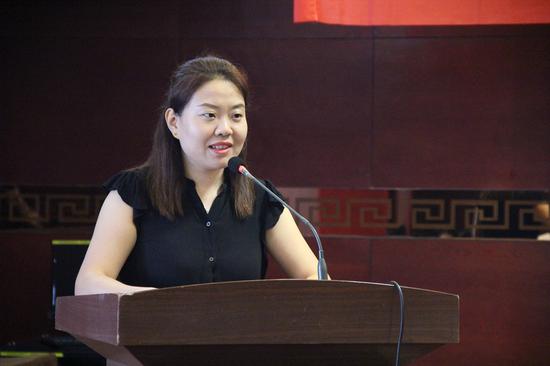 省旅游协会民宿分会秘书长陈静主持会议