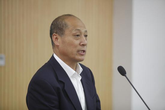 海南中学副校长汪涵宣读联盟章程
