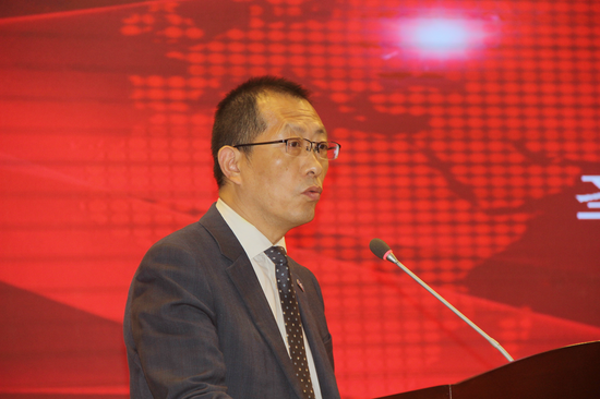 圣商集团董事长_圣农集团董事长全家照(3)