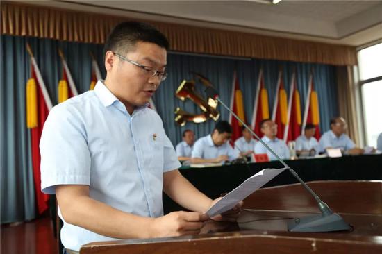 黨風(fēng)廉政建設(shè)先進單位代表——903車間黨支部書記金成勇發(fā)言