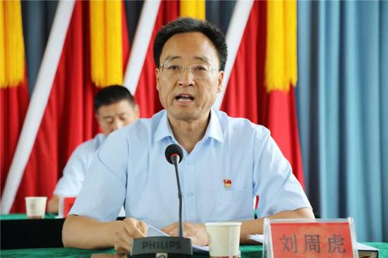 西鳳集團公司黨委副書記、紀委書記劉周虎主持會議并作總結(jié)講話