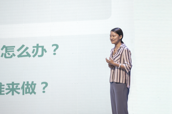 (图四)文化传媒学院刘阳老师作分享