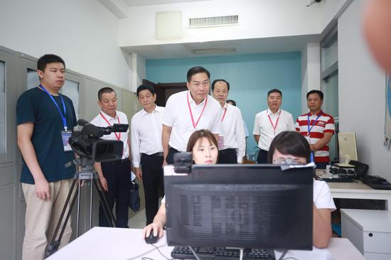 陕西省副省长胡明朗在西安巡视国家统一法律职业资格考试陕西考区工作