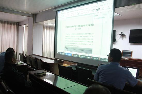 全警大练兵 甘泉公安交警开展舆情处置暨公文写作培训会