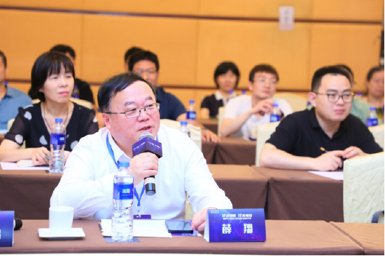 西安交通大学第二附属医院妇产科主任薛翔教授在会议中发言
