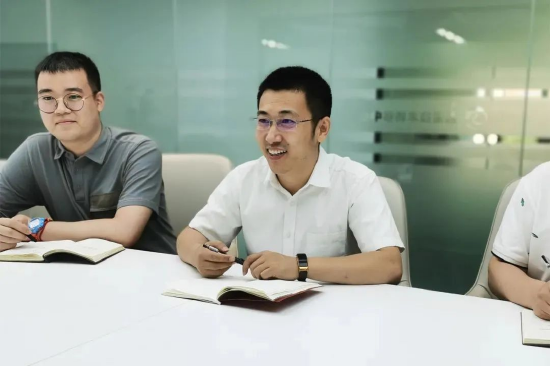 王海栋开会交流