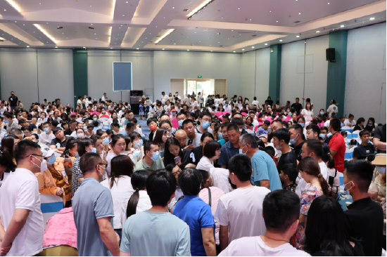 “郭树忠教授小耳畸形全国巡回义诊”现场人头攒动