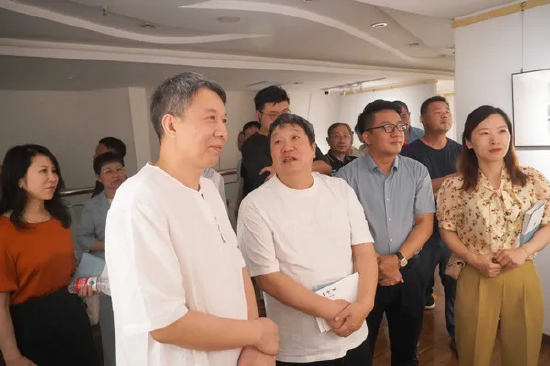 嘉宾观展