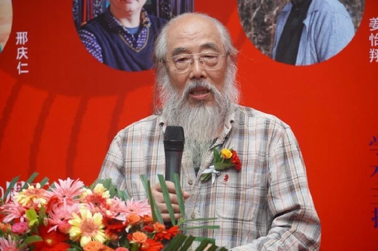著名画家郭全忠老师致辞并宣布展览开幕