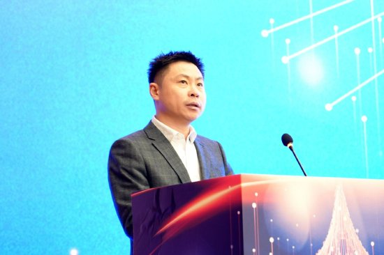 电子商务公司副总经理刘忠孝作表态发言