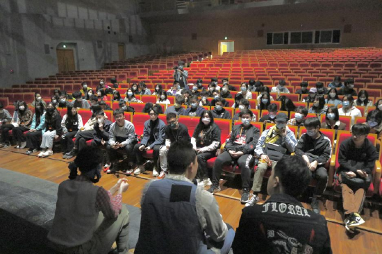 认识实践期间深入行业一线走访交流