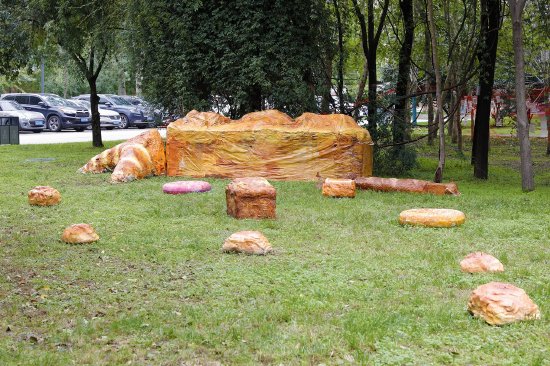 作品《甜蜜的草坪》