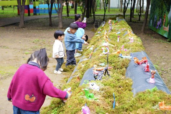 图作品《童趣生态的想象构筑》