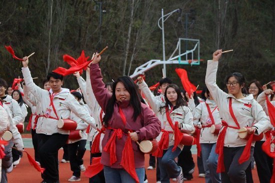 师生体验非物质文化遗产——安塞腰鼓