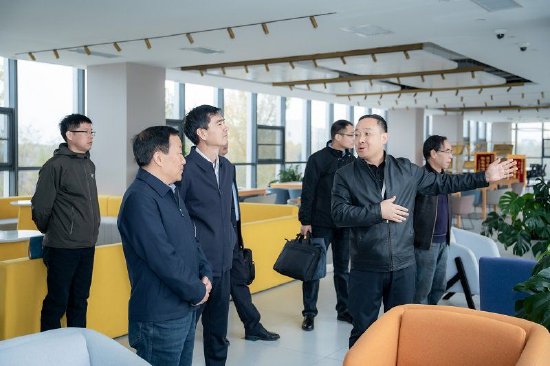 参观科大教育集团的西安现代职业高中