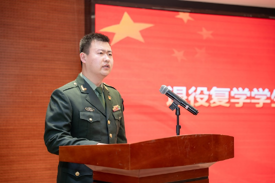 退役复学学生代表习直