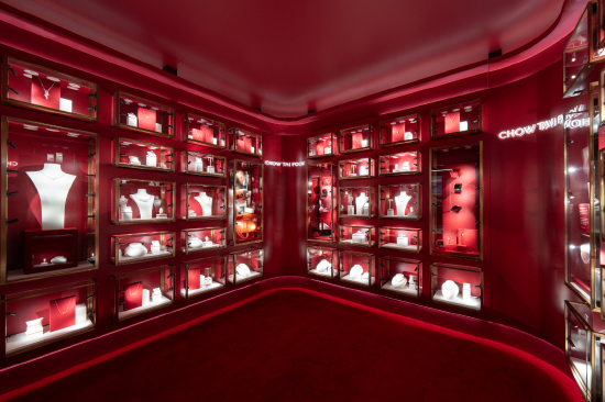 图： 「传奇红盒区」周大福钻石产品