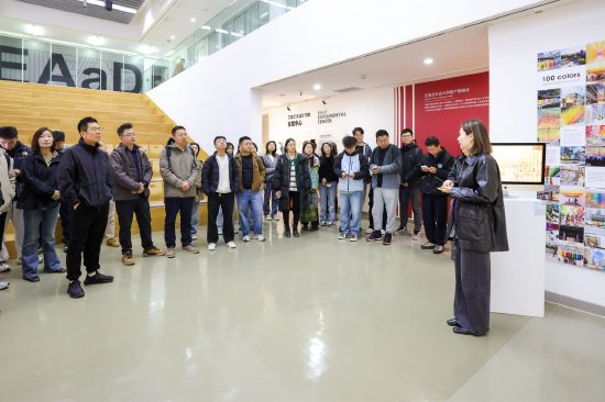 姚振华一行参观艾德艺术设计学院