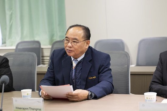 Weerapon Thongma 校长